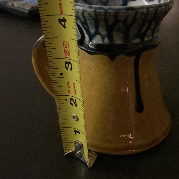 Juba Mountain Pottery mug w/ drip design pattern in blue & beige - signed - Picture 6 of 8